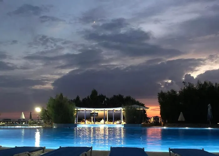 Апартамент Marina Cape Sky View Lux In *