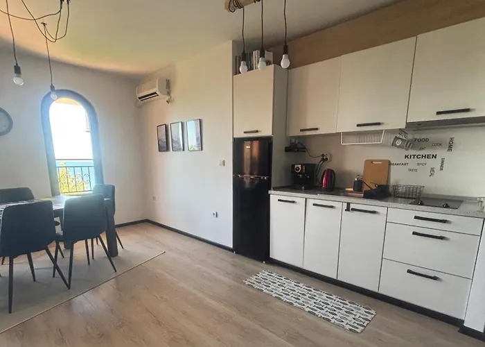 Marina Cape Sky View Lux In Ахелой